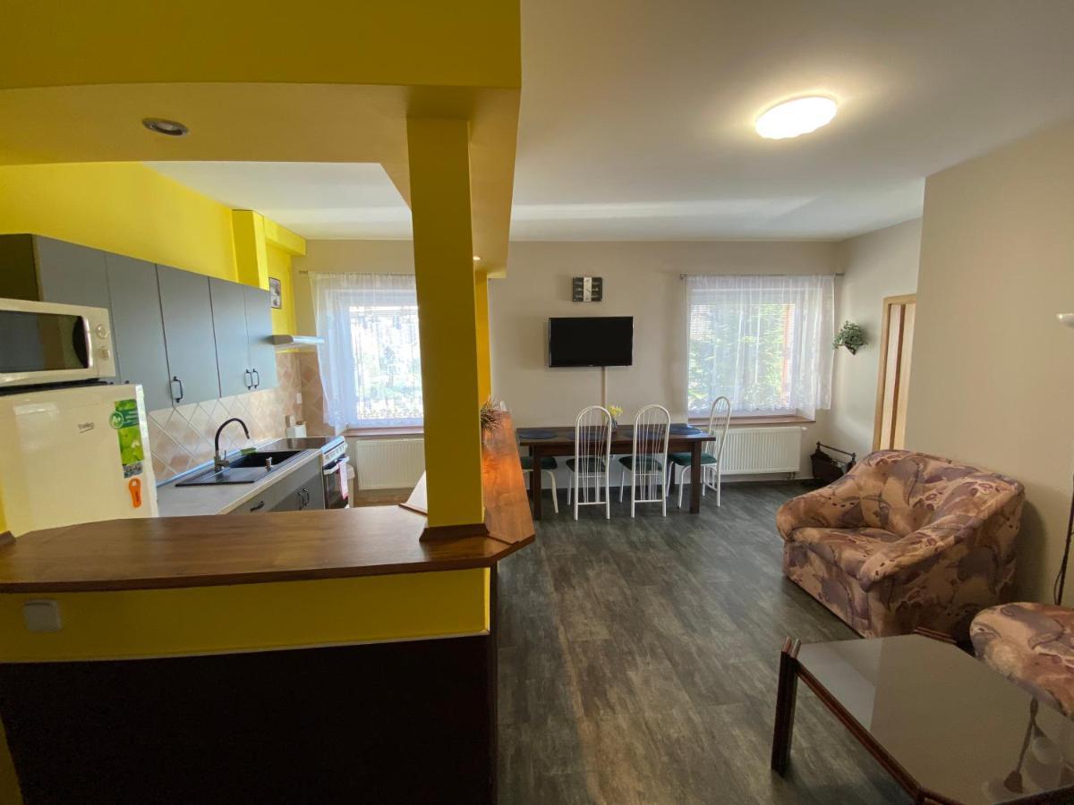 Apartment Martinec Nove Mesto nad Metuji Luaran gambar